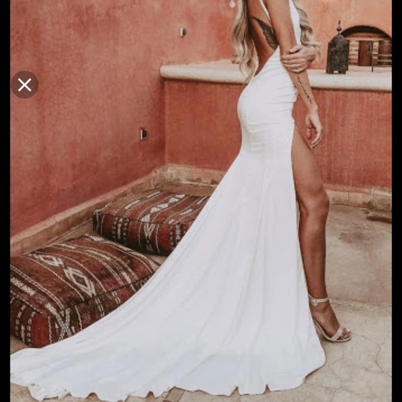 Izabelle gown - Picture 2 of 3